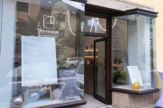 Bild des Salons von außen